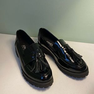 Jones New York Women’s Priscilla Black Patent with Tassel Loafer
